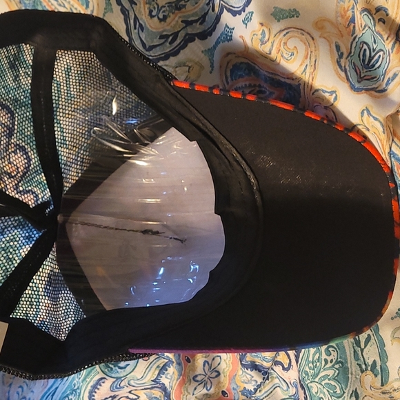 BRAND NEW !! WOMANS TIE DYE HAT. VERY VIBRANT AND BEAUTIFUL - Picture 4 of 4